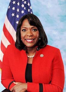 Rep.  #TerriSewell, Alabama Rep is calling for her Governor to expand Medicaid & other issues related to Coronavirus pandemic. She’s a major supporter of HBCUs & sponsored a bill which passed funding HBCUs $70 million. Boom!  #BlackWomenLead 8/10