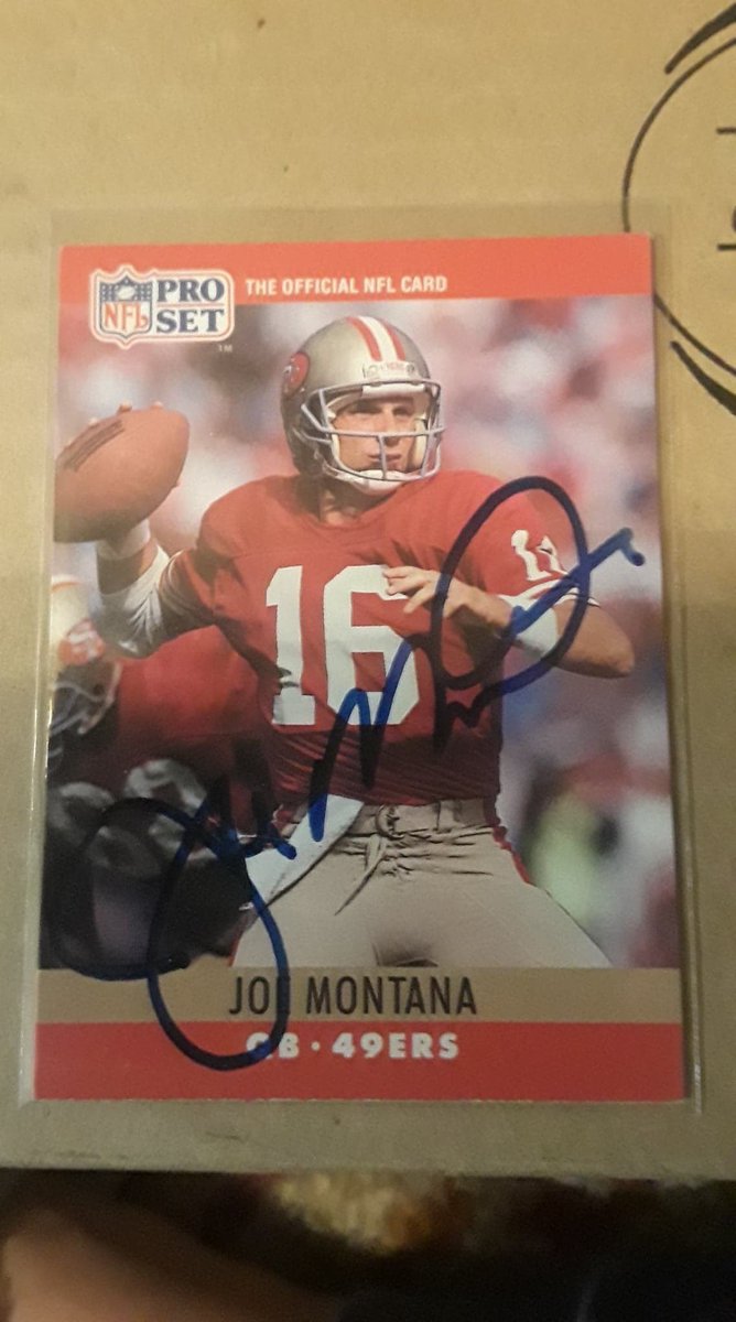 Next up are two cards signed by Joe Montana as well. One in a  @49ers uniform. The other in a  @Chiefs uniform. Dm me for details on all items listed.