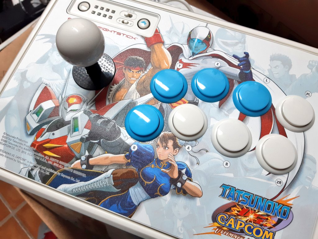 RetroGamerWin's tweet photo. @retrogumia Y para poner la guinda al pastel podías comprar el arcade fightstick oficial para Wii. #moriddeenvidia 😬 https://t.co/i7AFrZe7Fl