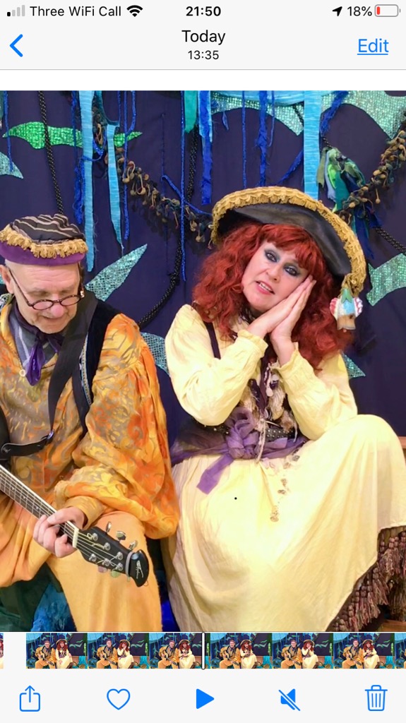 shabangtheatre's tweet image. Trying our best to help our children with #SEN sing &amp;amp; sign their way through lockdown . 2 live shows a day on line .