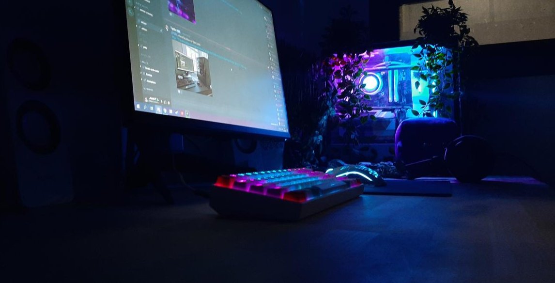 NZXT's tweet photo. Congratulations to NZXT 💜 CLUB member @HatziliQt for winning our weekly battlestation contest!

They just won a limited-edition purple NZXTee-shirt!

To submit your own setup visit https://t.co/Q7DxnyVHiN and tell the moderators you love them. https://t.co/5OEzuWQfD9