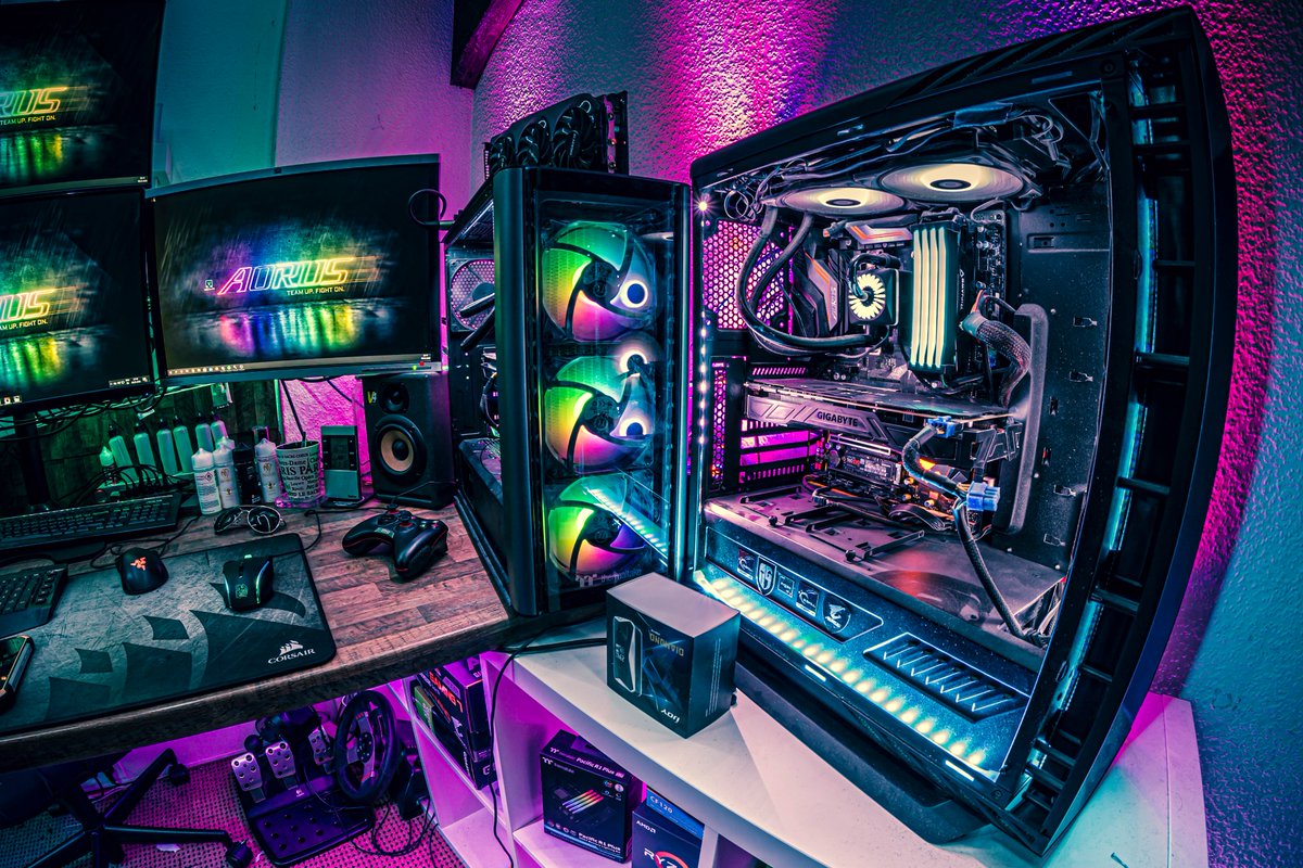 ChaoShadowDE's tweet photo. Ja ich weiß, Staub muss geputzt werden und der Kabelsalat geerntet werden 😂🤣Aber da ich noch nicht im Homeoffice bin und in der Zocker ecke am Pflastern bin, bleibt des noch einwenig so.😅 #GamingSetup #mancave #GamingPC #AORUS #Gigabyte https://t.co/mTR5PVN5lk
