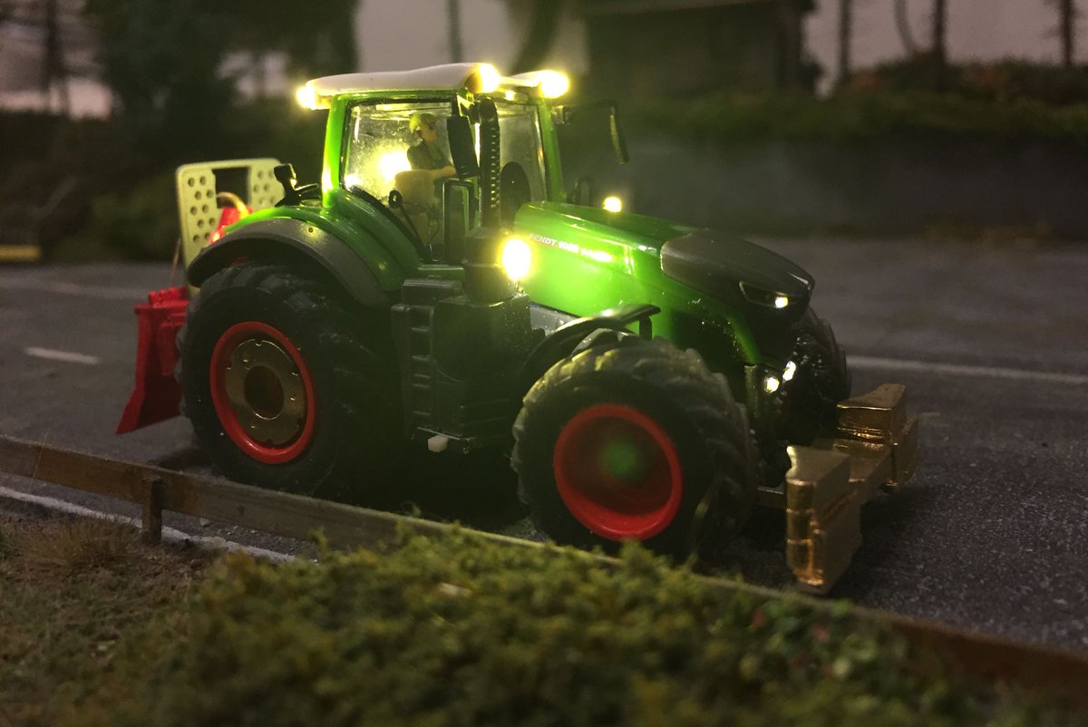 der_theoretiker's tweet photo. #Funktionsmodell eines #Fendt 1050 mit #Forstwinde und #Rückeschild im Maßstab 1:87. Rückeschild und Forstwinde sind auch funktionstüchtig und wurden mittels #3DDruck  produziert. #Wiking @Fendt_NA  @Fendt_nl @fendt #Traktor @Land_Forst #Deltang #shapeways #Mikromodell https://t.co/nTe7M0LZ4j