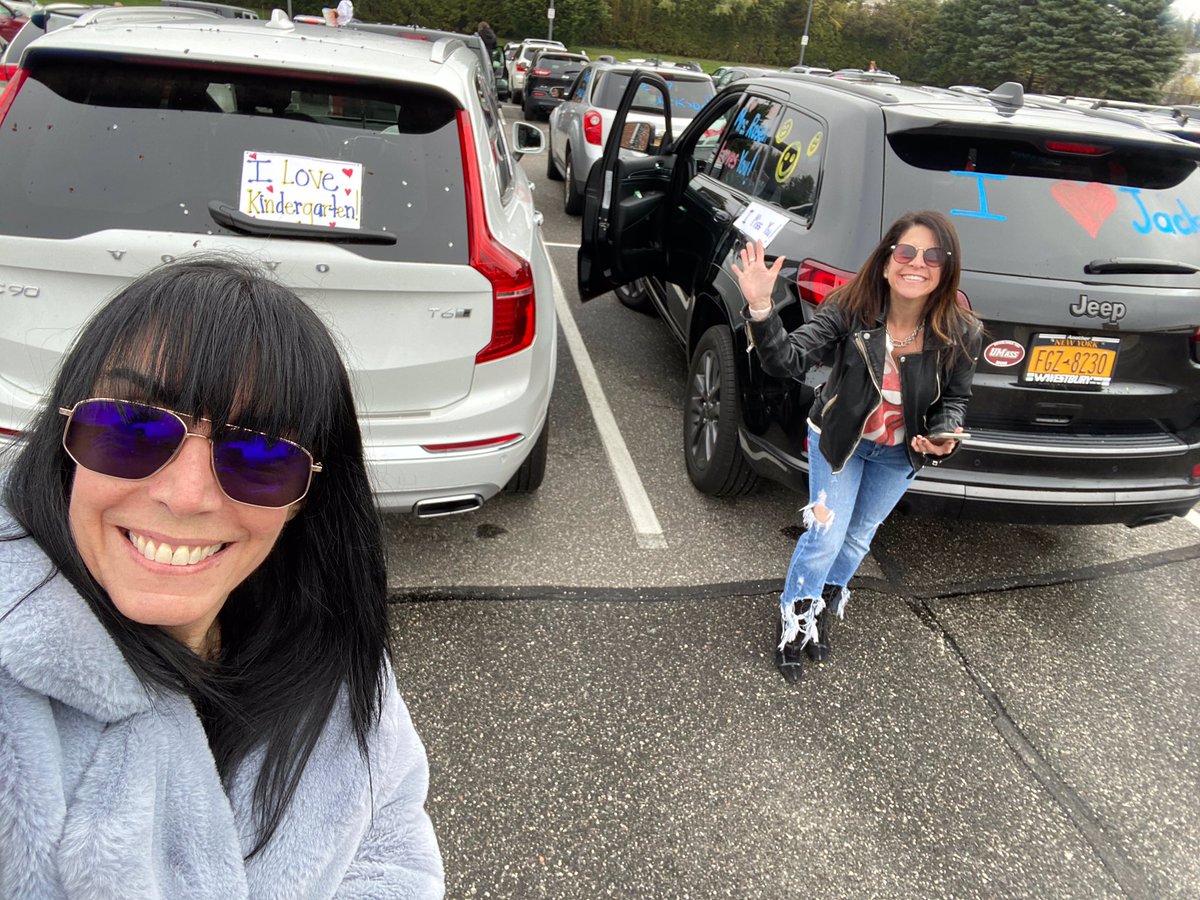 A_RiveraNY's tweet image. There were smiles everywhere today! 😀😀😀😀😀😀 @PTAJackson @JerichoUFSD #HonkandWave #carparade