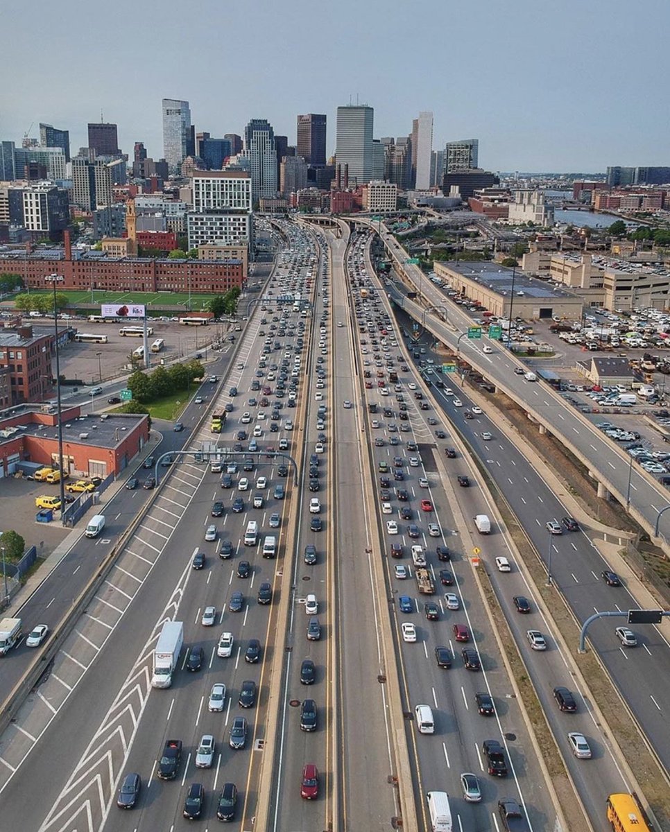 OnlyInBOS's tweet image. 5 o'clock in March vs April.