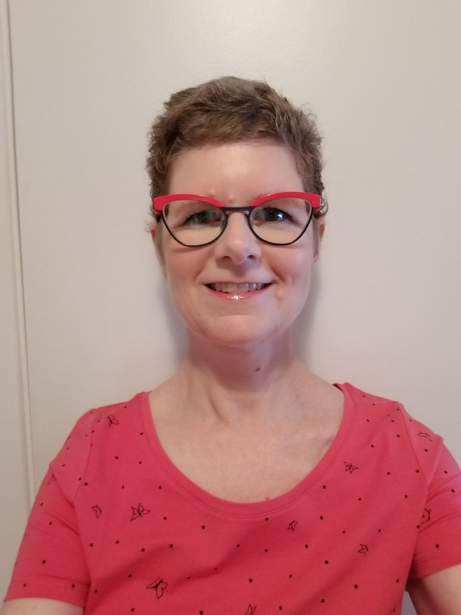 AM_Hume's tweet photo. #DayofPink 2020 vs. 2019. Still at home but under different circumstances this year. Wearing pink to celebrate diversity and take a stand against bullying, discrimination, homophobia, biphobia, transphobia and transmisogyny. #PhysicalDistancingInPink #CRAInclusionARC https://t.co/71IgQCIsIJ