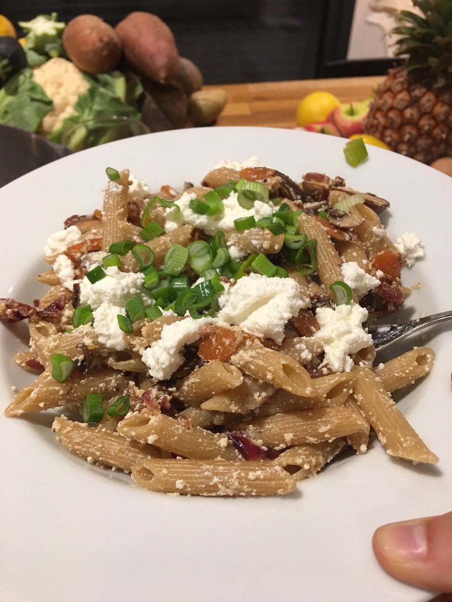 I figure there might be some foodies here, so I’ll use this thread to tweet pictures of what we cooked with all this  Mushrooms, shives and carrots (and ricotta) went into this tonight!