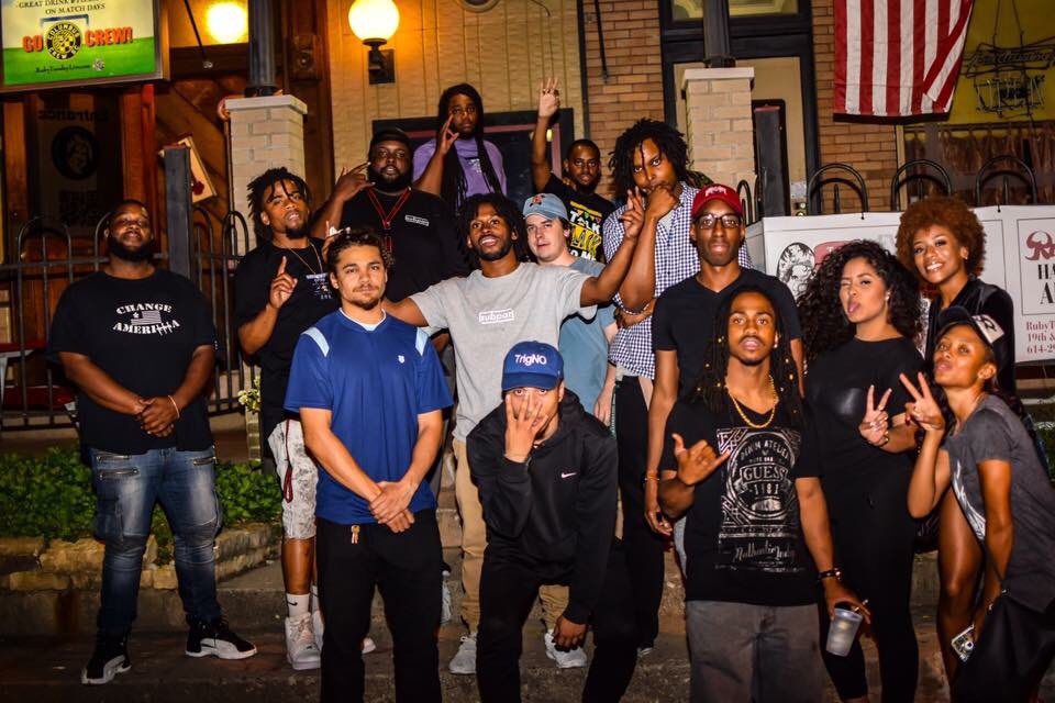 Ahhhh the infamous FREE LOVE, what a time. Shoutout  @Forteghb Tim  @WordPlayKeyz and  @StarstrukTee  we came together to combat the negative energy in the world with all the police brutality. Was something special. Sending love to all you Kings! Yes I dyed my hair purple  lol