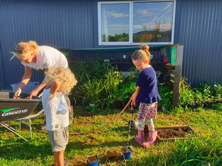 TreesThatCount's tweet photo. Taranaki Regional Advisor Sian Potier's kids are some of the luckiest around — here they are giving Mum a hand in their home native tree nursery. Isn't it great to see the whole whānau getting stuck in? 👍
#LoveNativeTrees #TreesThatCount #Lockdown #NewZealand #KeepingBusy https://t.co/7QePivs4Zc