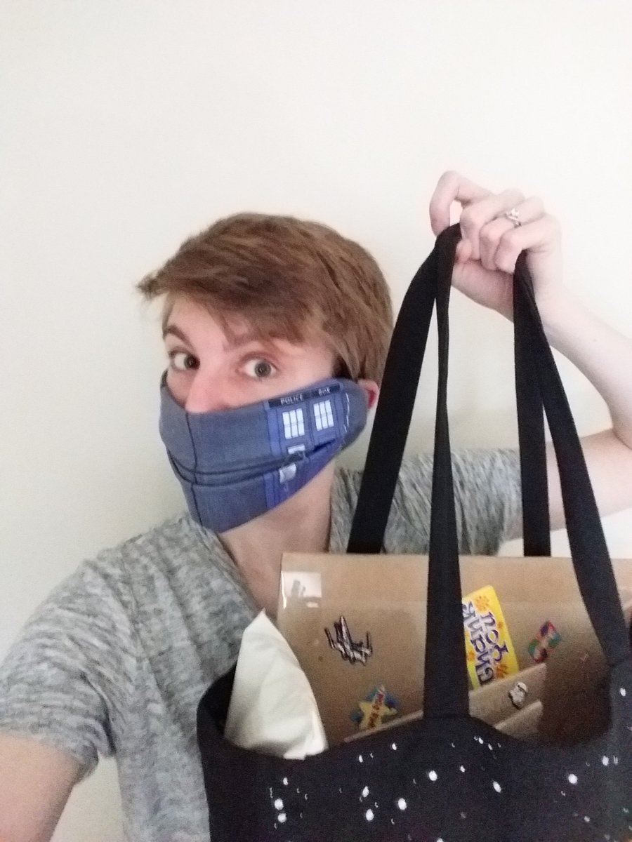 janateecraftily's tweet image. Post office time! Added some fun stickers because why not?
.
#facemaskselfie #facemask #facemaskmaker #postoffice