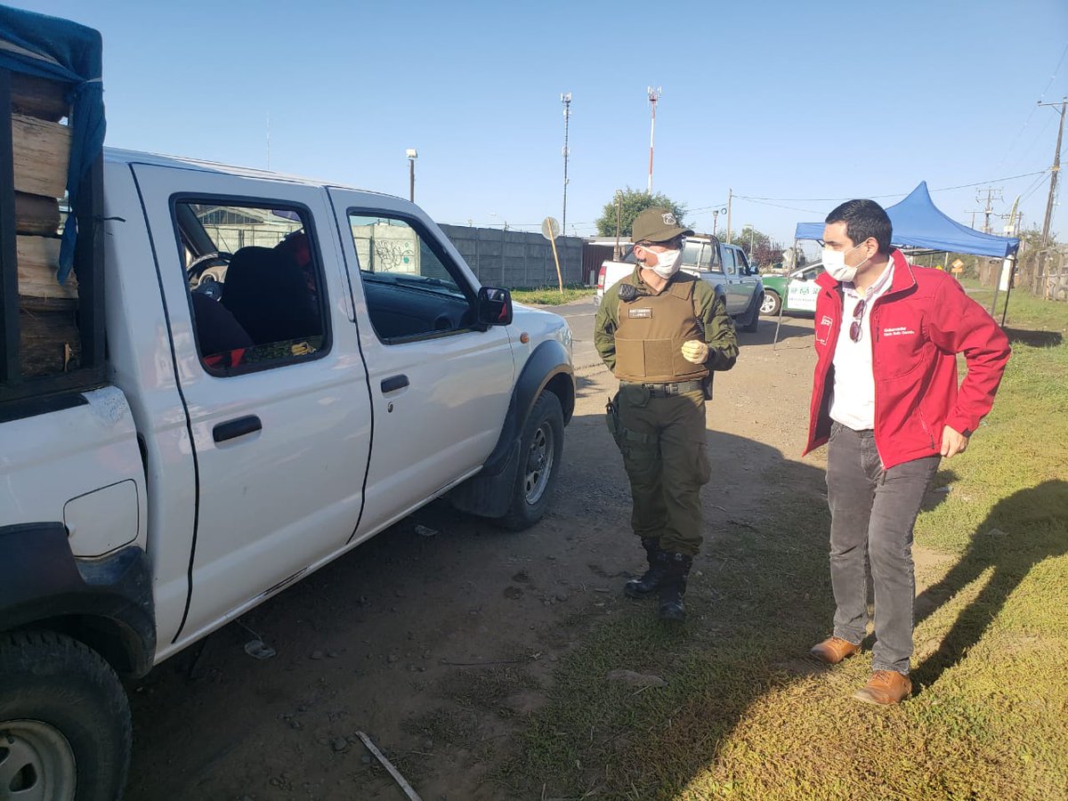 En cordón sanitario Ruta U-400, Gobernador de #Osorno <a href="/mariobello10/">Mario Bello Garrido</a>, constató que continúa alto flujo. Reiteró el llamado a circular sólo si es estrictamente necesario, con el debido permiso temporal y procurando uso de mascarilla. 
#TomaConciencia
#QuédateEnCasa