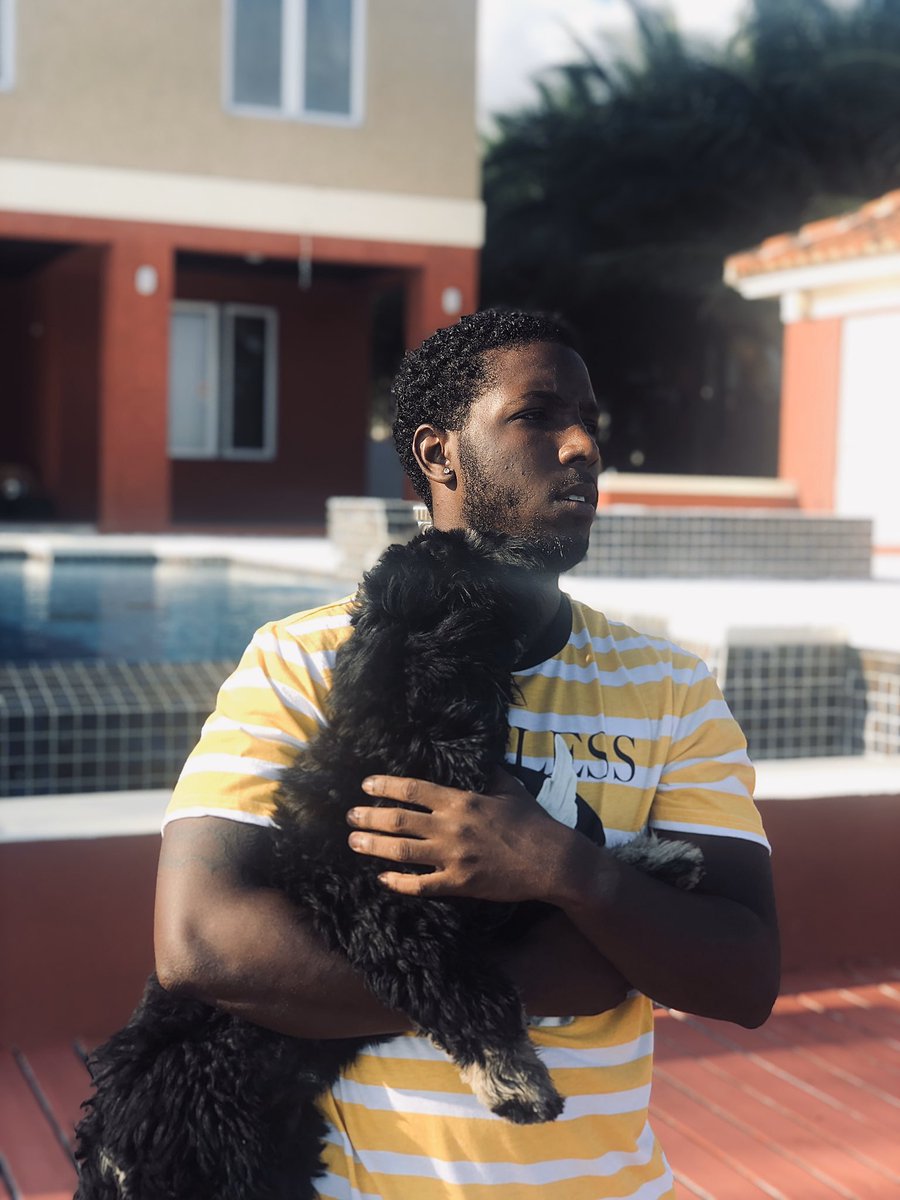 DwightsMood's tweet photo. Me and my nigga 🪓 we outside https://t.co/mYMLk4Gol0