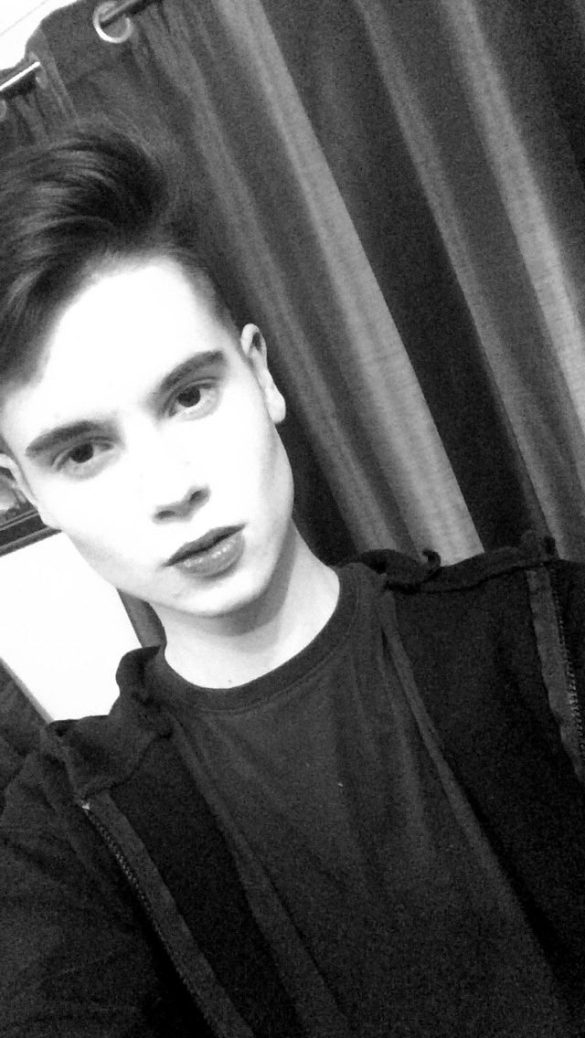 2016 - 2020TW: EDs, dr*gsthe 2016 pic is the nicest one i can find. my ED was horrific at this point and s*bstance ab*se was destroying my life and my relationships with my family and friends. the progress from then to now is insane  https://twitter.com/callmeovr...