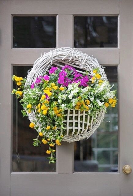 It's time to start getting our front doors ready! 
We love this beautiful creation mixed with petunias and lantana.

#door #frontporchproject #spring #EasterAtHome