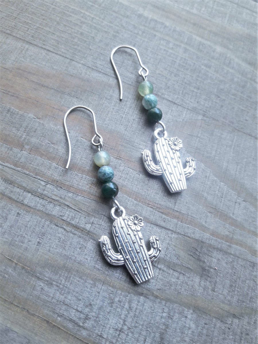 Earthymesia's tweet photo. 🌵Cactus Earrings Three Bead Multi-Color Green Agate Stone Beaded.
https://t.co/QPfY90zGVZ

#handmade #jewelry #beaded #stone #desert #plant #charm #vintage #nature #dangle #earrings #bohochic #boho #gifts https://t.co/8Y9RqFshND