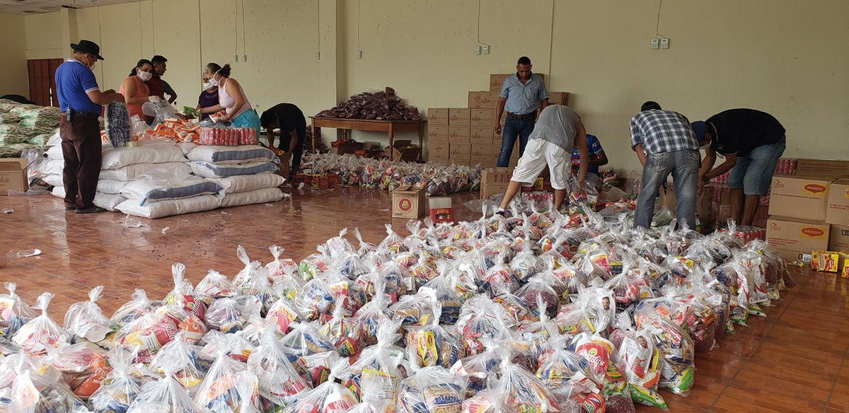 ARENAOFICIAL's tweet photo. #AlcaldesEnAcción | Miles de familias de #Ozatlán, #Usulután, serán beneficiadas gracias al trabajo de nuestro alcalde #AlexBatres. Seguimos ayudando a las familias más vulnerables ante esta situación, tú puedes ayudarnos quedándote en casa.
#QuédateEnCasa https://t.co/fqb0TOPAoC
