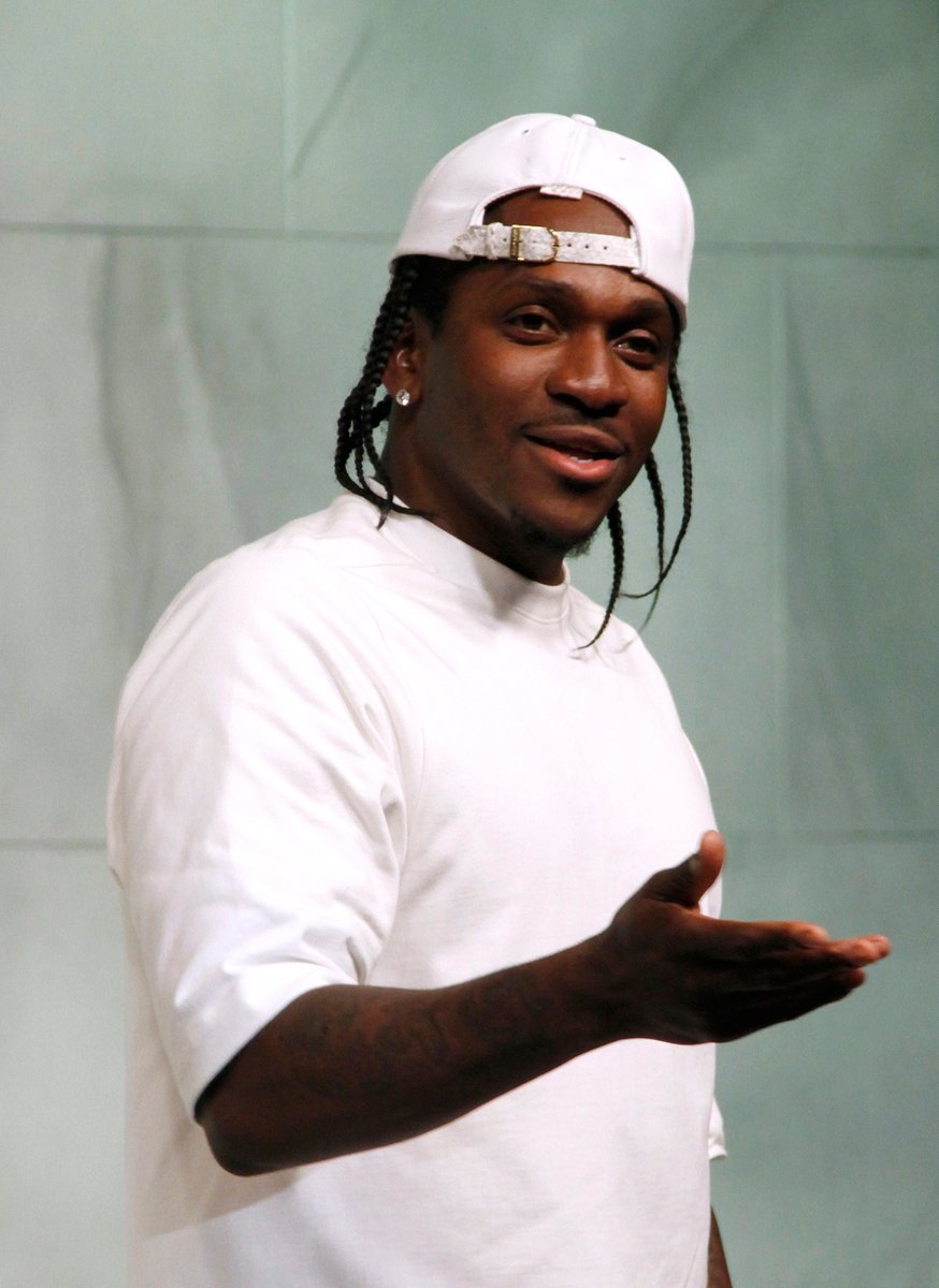 ComplexMusic's tweet image. 2 Chainz weighs in on who he thinks had the best verse on "Mercy." cmplx.co/WaO1asN