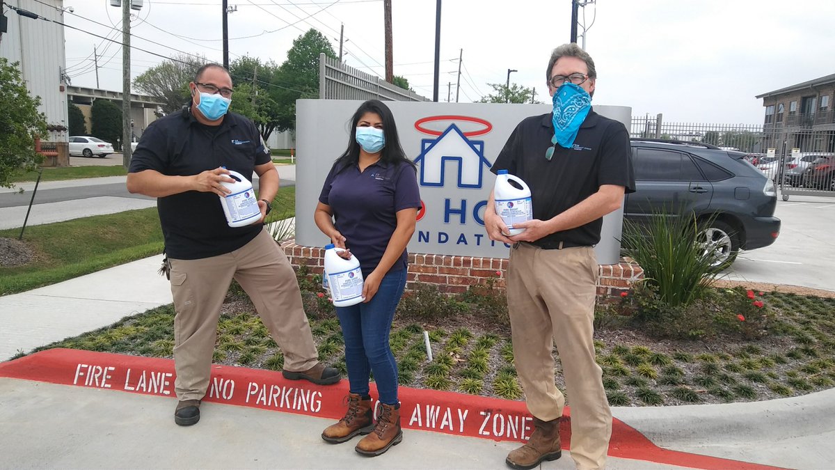 HaloHouseTX's tweet image. Our amazing neighbors across the street, @KIKJobs, donated TWO CASES of bleach💦 to help keep Halo House clean!! We are so thankful for friendly neighbors like them looking out for us ❤

#ChooseKindness #ChooseClean #HaloHouse