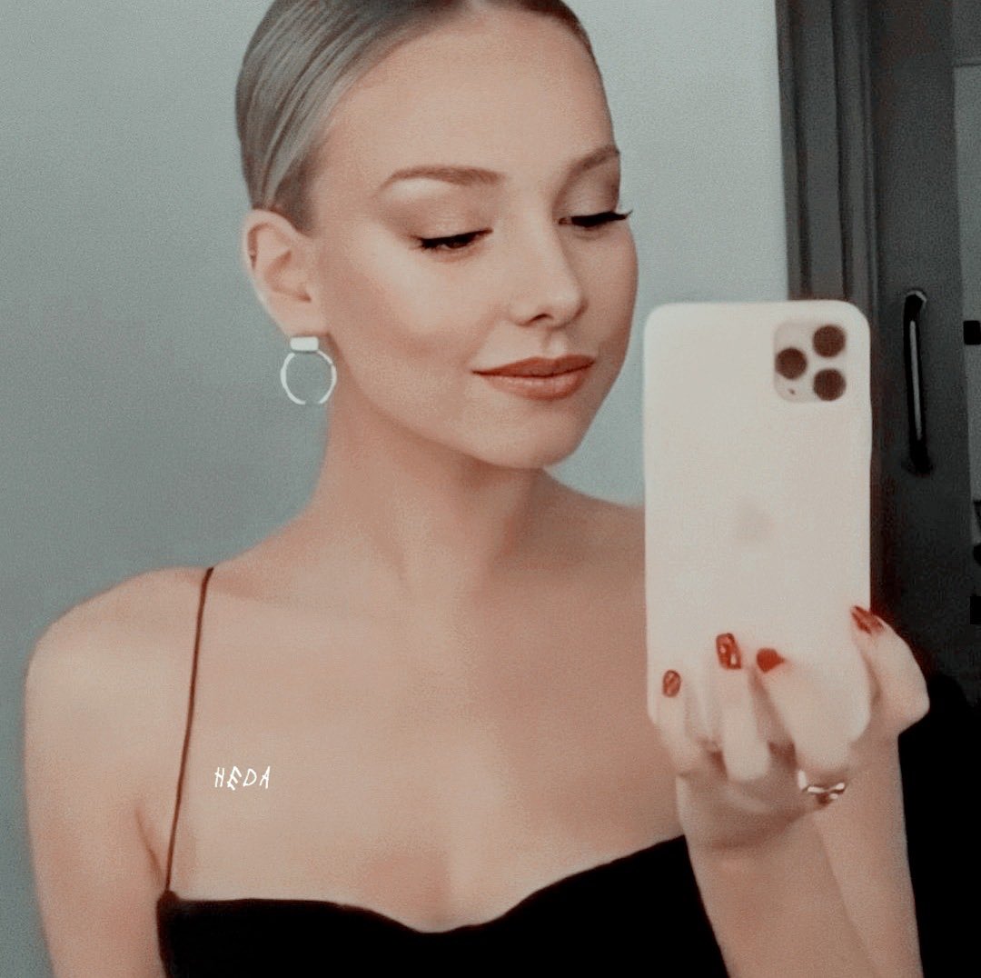 alyciacohvn's tweet photo. while the punks started picking fights with the skater kids under city lights, remember how we laughed 'til we cried, I won't forget the good times https://t.co/52cFe37tTX