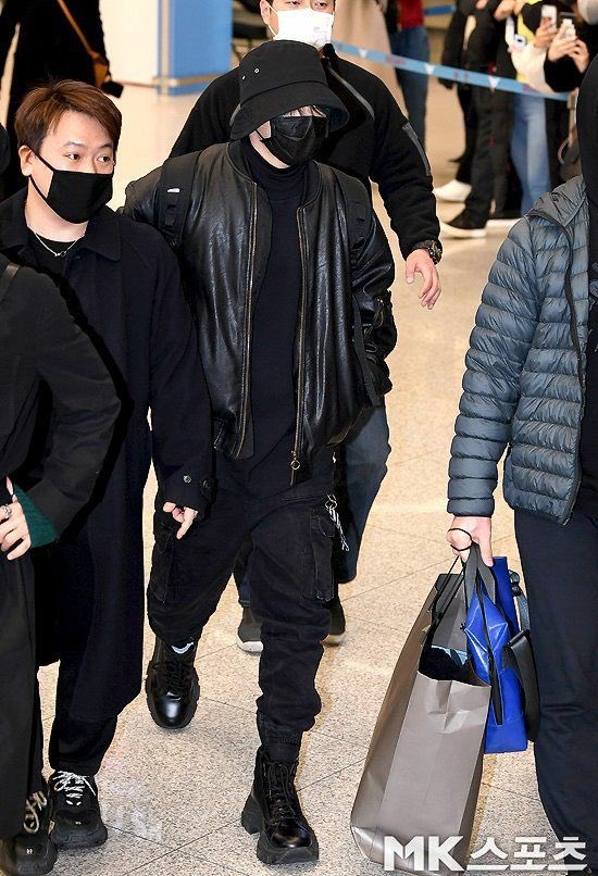 Jungkook in all black ; a VERY needed thread