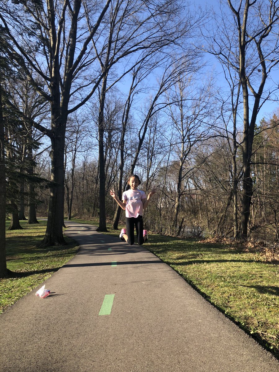 DoraBechtel1's tweet photo. Love these happy faces! @clevemetroparks #sunshine #runnning #jumping #hidingrocks https://t.co/NspNkt9MiX