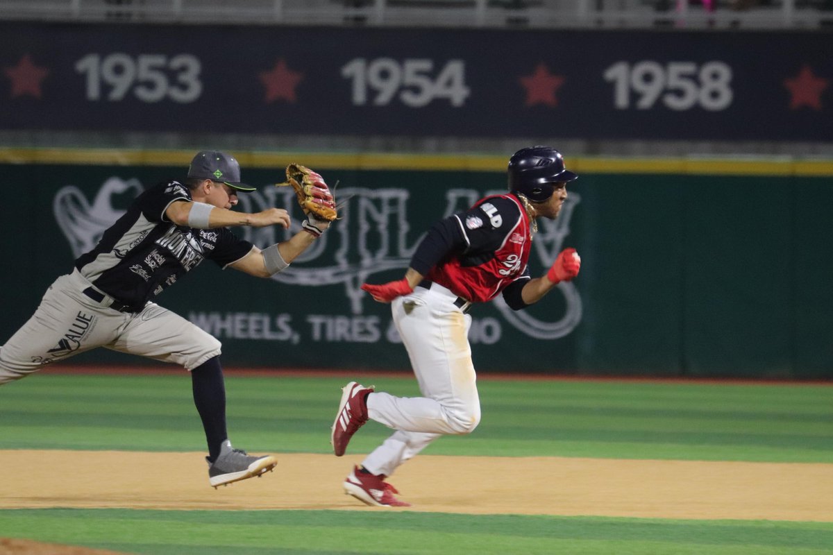 LigaMexBeis's tweet image. El beisbol es el Rey de los Deportes por la complejidad de sus reglas, porque no se rige por el tiempo y por los miles de factores y posibilidades latentes entre cada lanzamiento, pero ustedes no están listos para esta conversación...