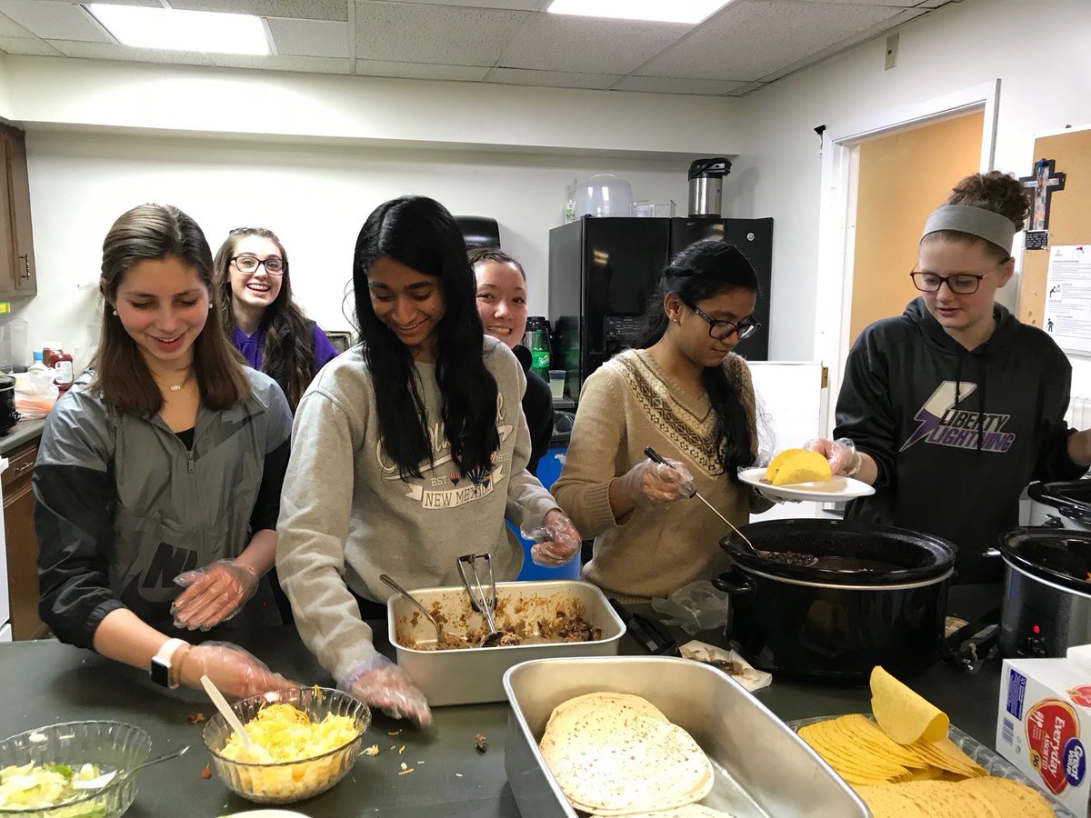 peggydolson's tweet photo. Thanks to these seniors who started IN SHOC at #Liberty #Boltstogether #ICpositivity @LibertyHS_AD @LibertyHS_Kibby @Boltsjournalism @ColbertJust @IowaCitySchools https://t.co/8fInM5O9oW