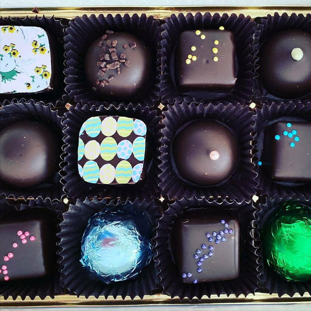 StephaniesDish's tweet image. Easter chocolates. Curbside pick up @chocolatceleste - yum.
.
.
.
#makersofmn #stephaniesdish #madeinmn #mnmade #shoplocal instagr.am/p/B-vCSUQn2tb/