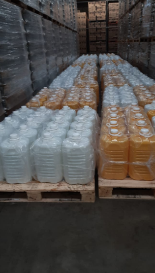 asocana's tweet photo. Ya son 395 mil litros de etanol donados, por parte de los ingenios azucareros, a 9 departamentos de Colombia para producir alcohol farmacéutico que ayude a prevenir el #COVID_19. #DeEstaSalimosJuntos https://t.co/XvItWiNYzl