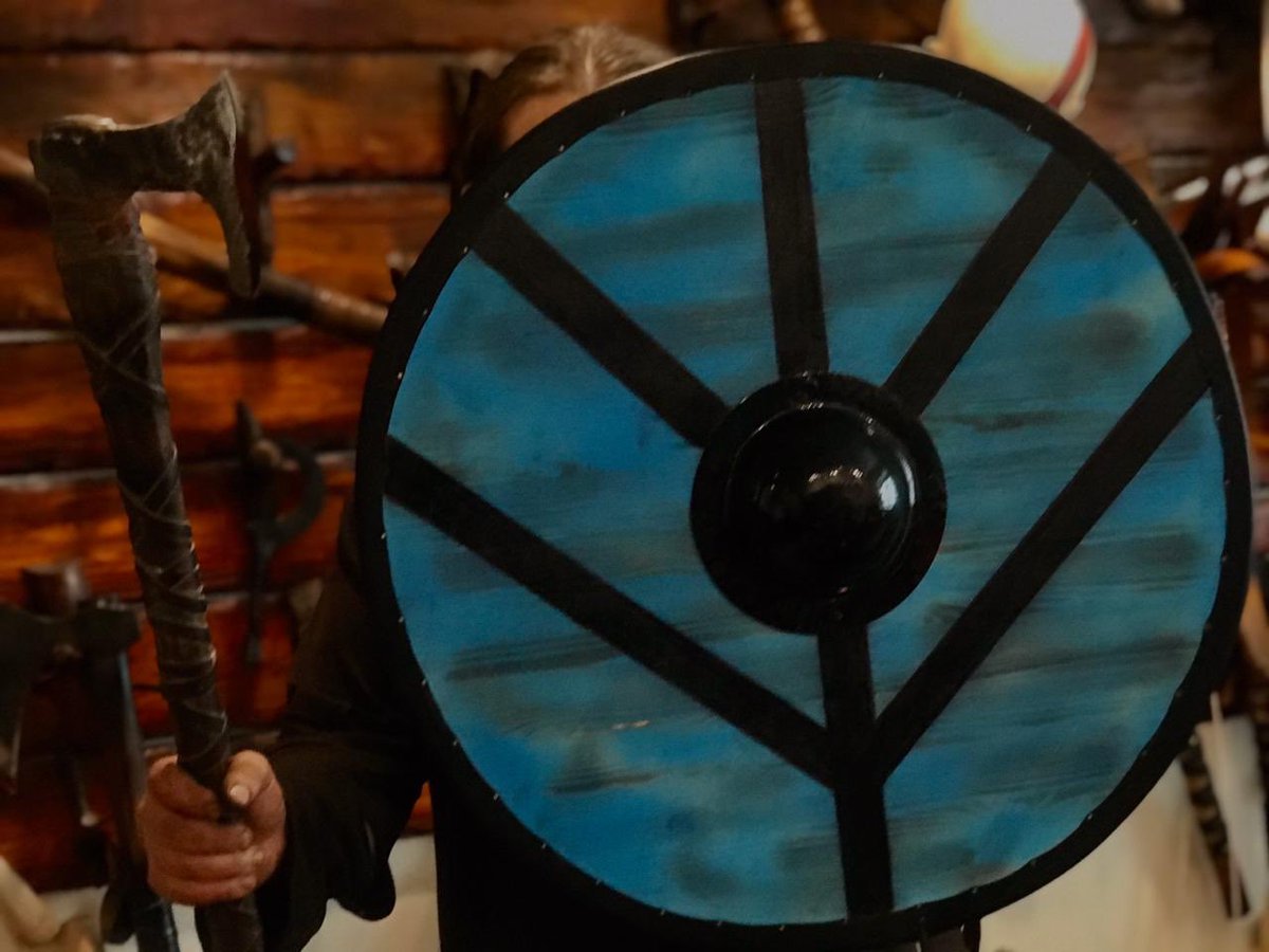 Handmade Shield and Axe Combo 🔥

>> viking-Styles.com <<