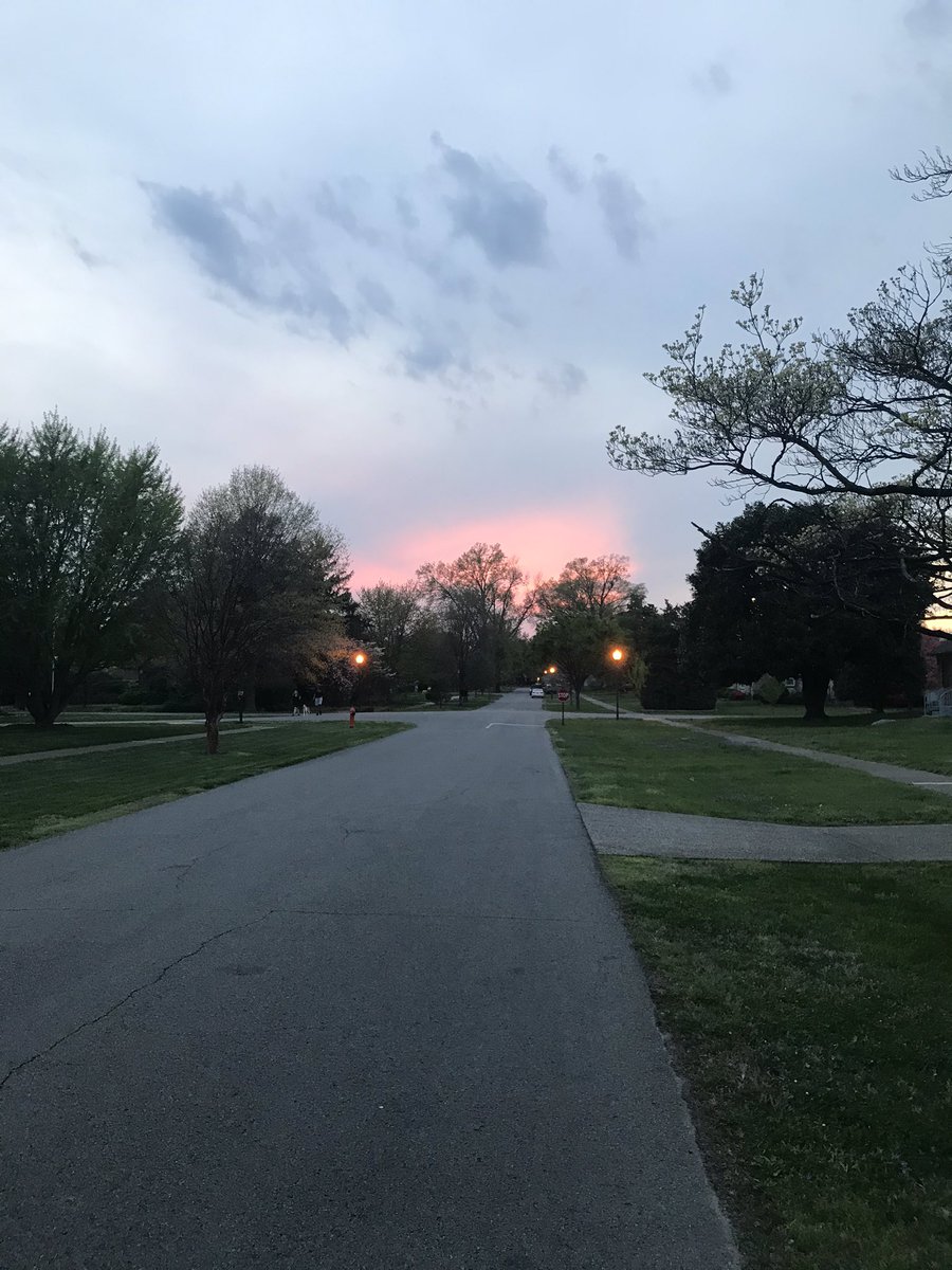 KarinCounselor's tweet photo. I really really love my job. I do. But sometimes it feels so great to get away from the computer, lace up, and #justrun. Isn’t my street beautiful st sunset? #lifeworkharmony #thankfulformyhusband #gratitude #runtherapy #longdistance https://t.co/FAK0N0WGN3