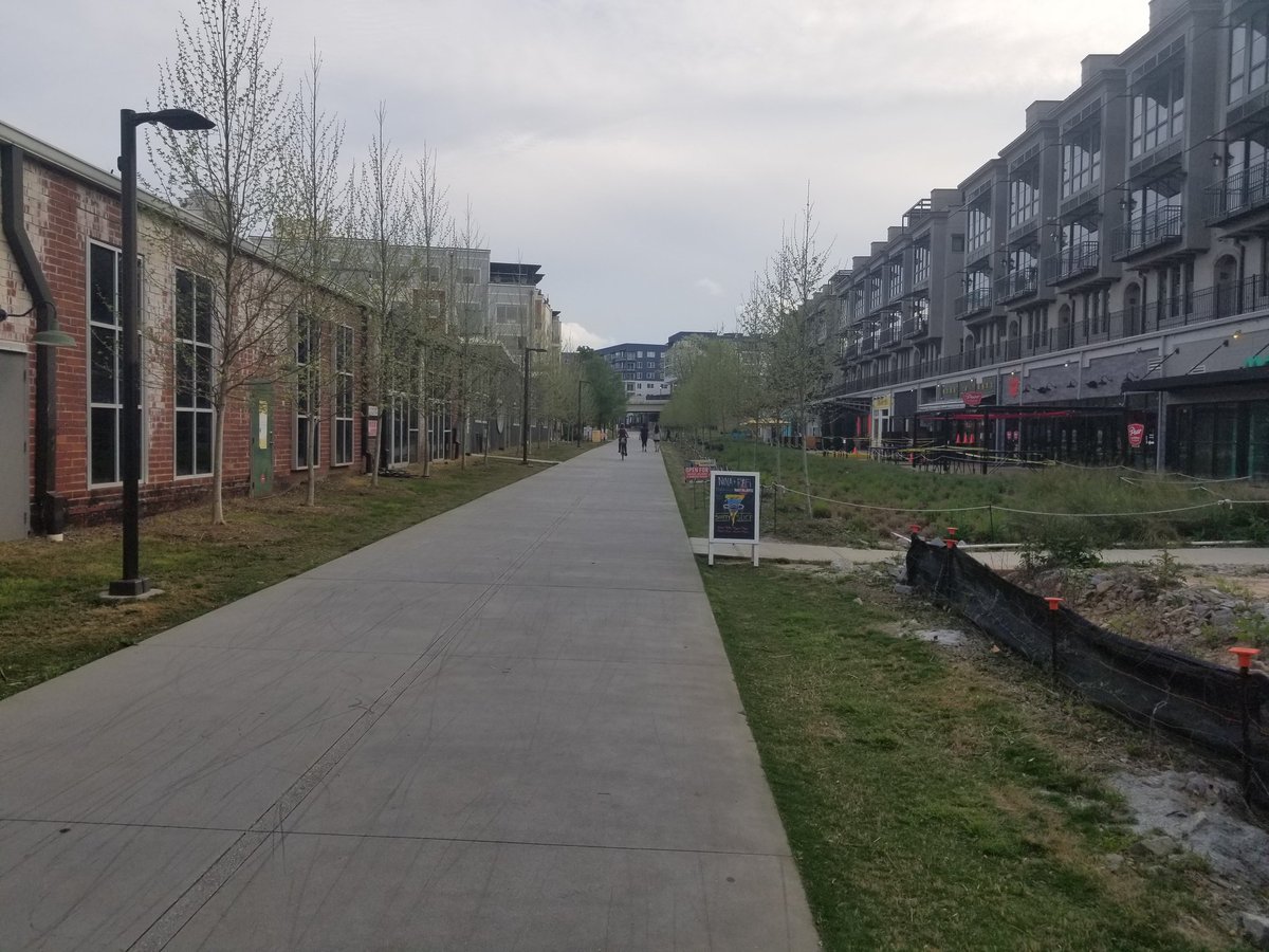ryangravel's tweet photo. 6:15 on a warm Wednesday evening on @AtlantaBeltLine Eastside Trail. Nice work, Atlanta! #publicspace #socialdistancing #physicaldistancing #COVID19 https://t.co/VbXF2MftjD