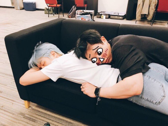 okay im ending this thread with these pictures of minhyuk and wonho napping together!