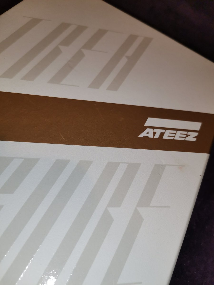 WTS:Ateez EP.Fin: All to Action album Z version Slight discoloration and grazed top Includes everything besides member photocard£5 not including shipping