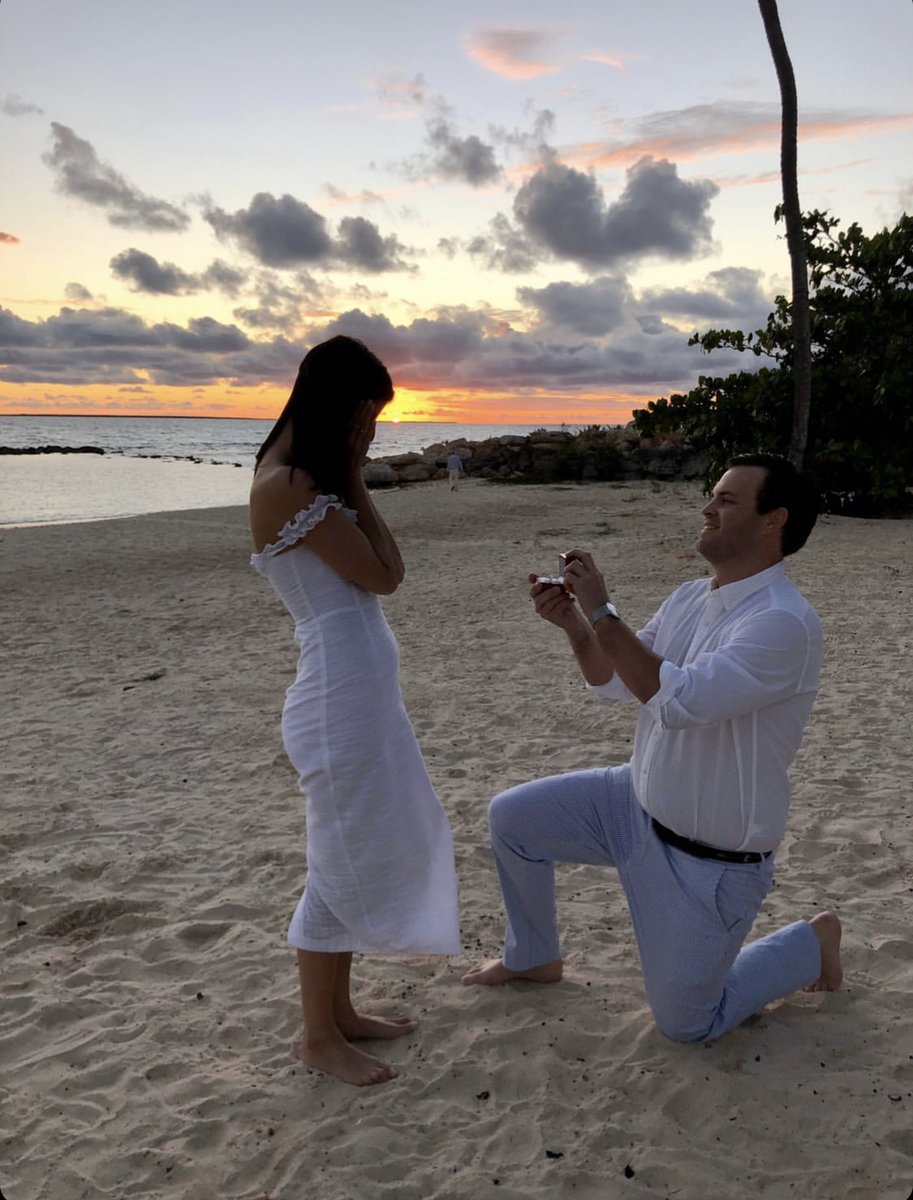 Today we're thinking about all the wedding couples that have exchanged vows or got engaged in our beautiful resort, and we want to wish them eternal bliss.

Who are you thinking of today? 

#casadecampoweddings #weddingwednesday #hospitalitystrong #FavoriteCasaMoment