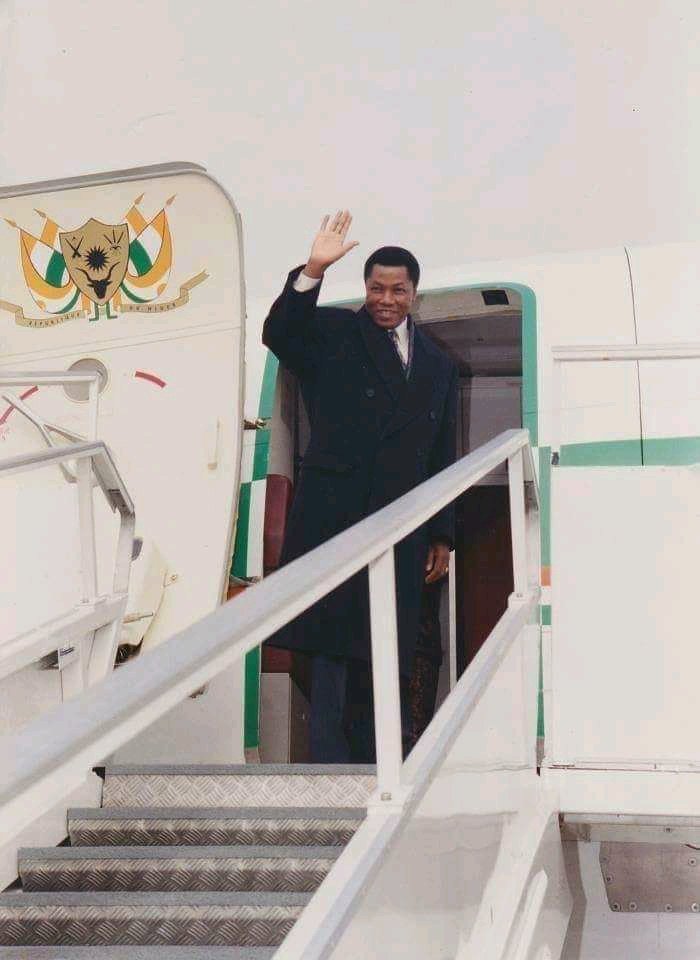 MounkailaSani1's tweet photo. Il y a 21ans de celร un 9 avril 1999 que le rรฉgicide a รฉtรฉ commis sur le tarmac de l'escadrille de Niamey.
Le prรฉsident #Baare incarnait notre fiertรฉ, notre espoir, notre dignitรฉ de Nigeriens.
Le Niger s'en souviendra toujours !
Repose en paix mon gรฉnรฉral๐๐ https://t.co/p1mtb4lE9b
