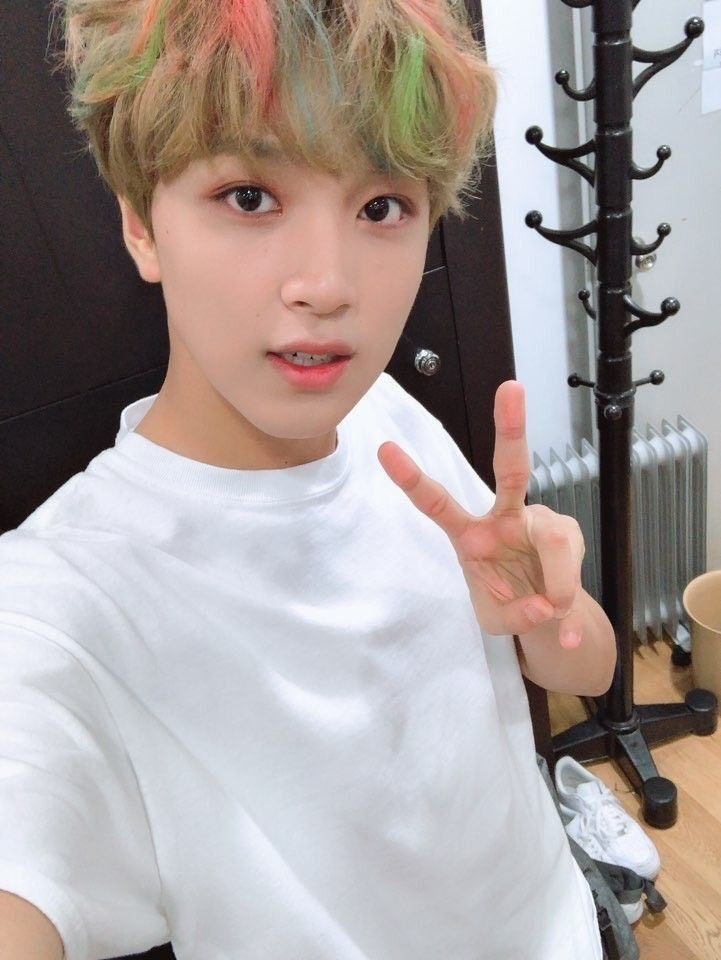 lee haechan with rainbow hair,, a VERY necessary thread