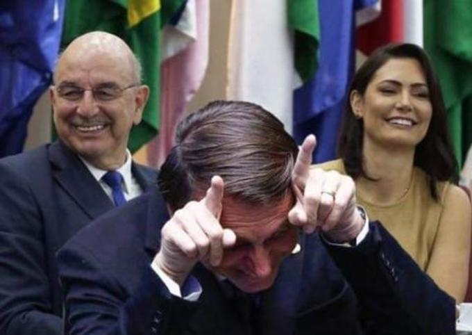 jairmearrependi's tweet photo. Misericórdia, já abri um vinho. #LiveLocalMariliaMendonca https://t.co/xrpgZX2rKx