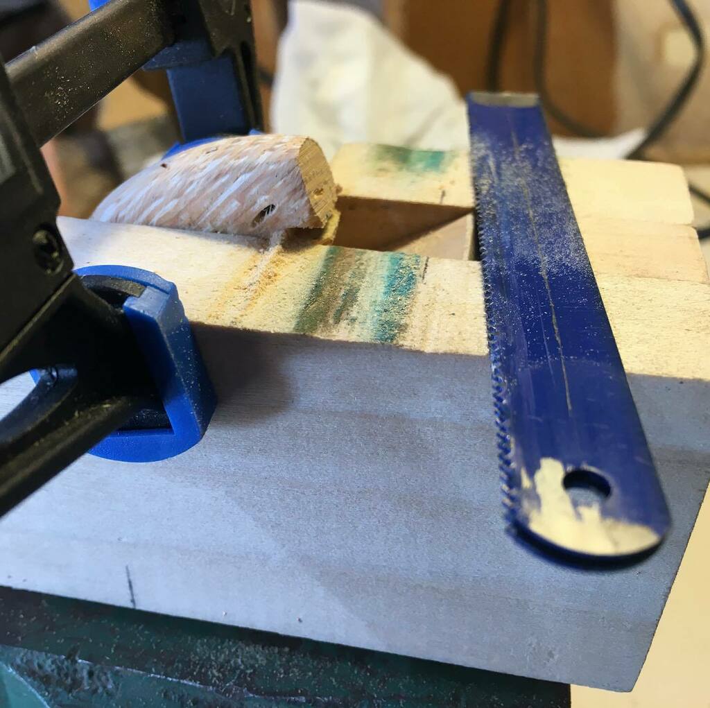 A_Lindfield's tweet photo. Cutting some lip slots #fishing #luremaking #lures #woodenlures #woodworking #create #handmade #handmadelures #fishinglures https://t.co/wlyOsH6L6t https://t.co/4Qfy73IhgV