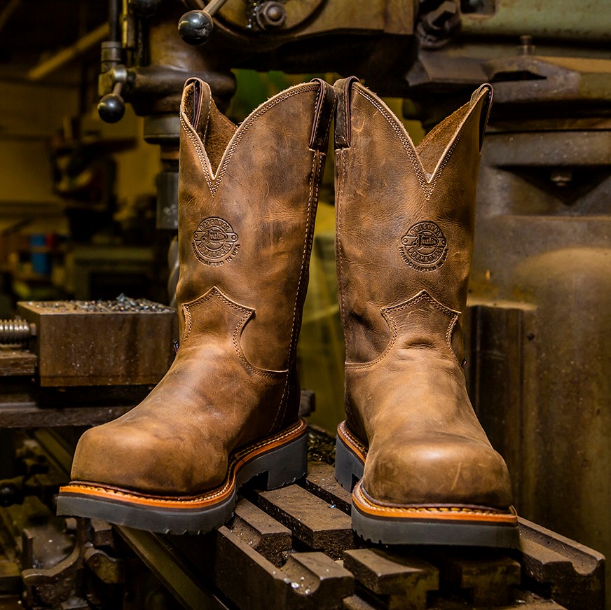 justinboots's tweet photo. Since 1879, we've stood beside those who have worked tirelessly to build America. We will continue to stand by your side by shipping boots across the country to hardworking men and women today. Shop Domestic Styles: https://t.co/PsTOl8VUeB #justinboots #justinwork https://t.co/v8AXs56DvR