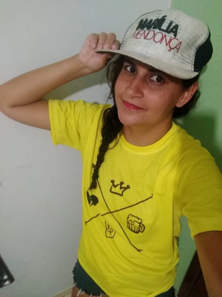 danypittzer's tweet photo. Nosso Fc marcando presença na live da Rainha. Coisa mais LINDAAAAA❤️ te amo meu amor @MariliaMReal 
#LiveLocalMariliaMendonca https://t.co/N8bNxVDMwp