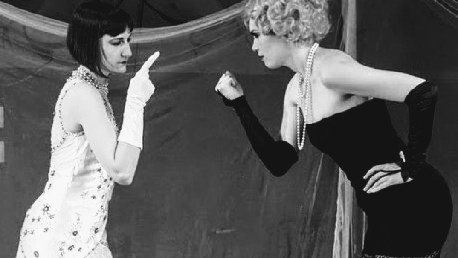 RubyLuck69's tweet photo. That that one time a while back when my friend Pearl & I dressed up like Velma & Roxy from the movie Chicago...#ChicagoMovie #FlapperBabes #VelmaKelly #RoxyHeart https://t.co/U7fuyVw4EK