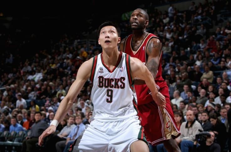 Up next is 2018-19 Earned Jersey vs 2006-07 to 2014-15 (Home). The Earned Jersey debuted against the Knicks on Christmas Day in 2018. The other photo features CBA legend Yi Jianlian.