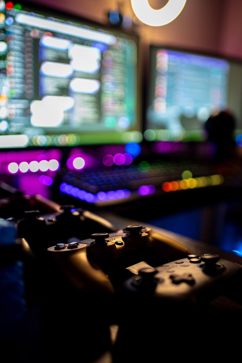 GeauxTeezy's tweet photo. Caught a glance at my stream set up walking from the kitchen and I saw how sexy it was. Show I pulled out the Nikon and  caught a quick shot. 🥰🥰🔥💯📸📸 #photography #twitchstreamer https://t.co/IRwAcePb8z