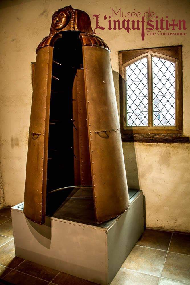 Fact: il y en a un exemplaire en France, au musée de L’inquisition de Carcassonne !