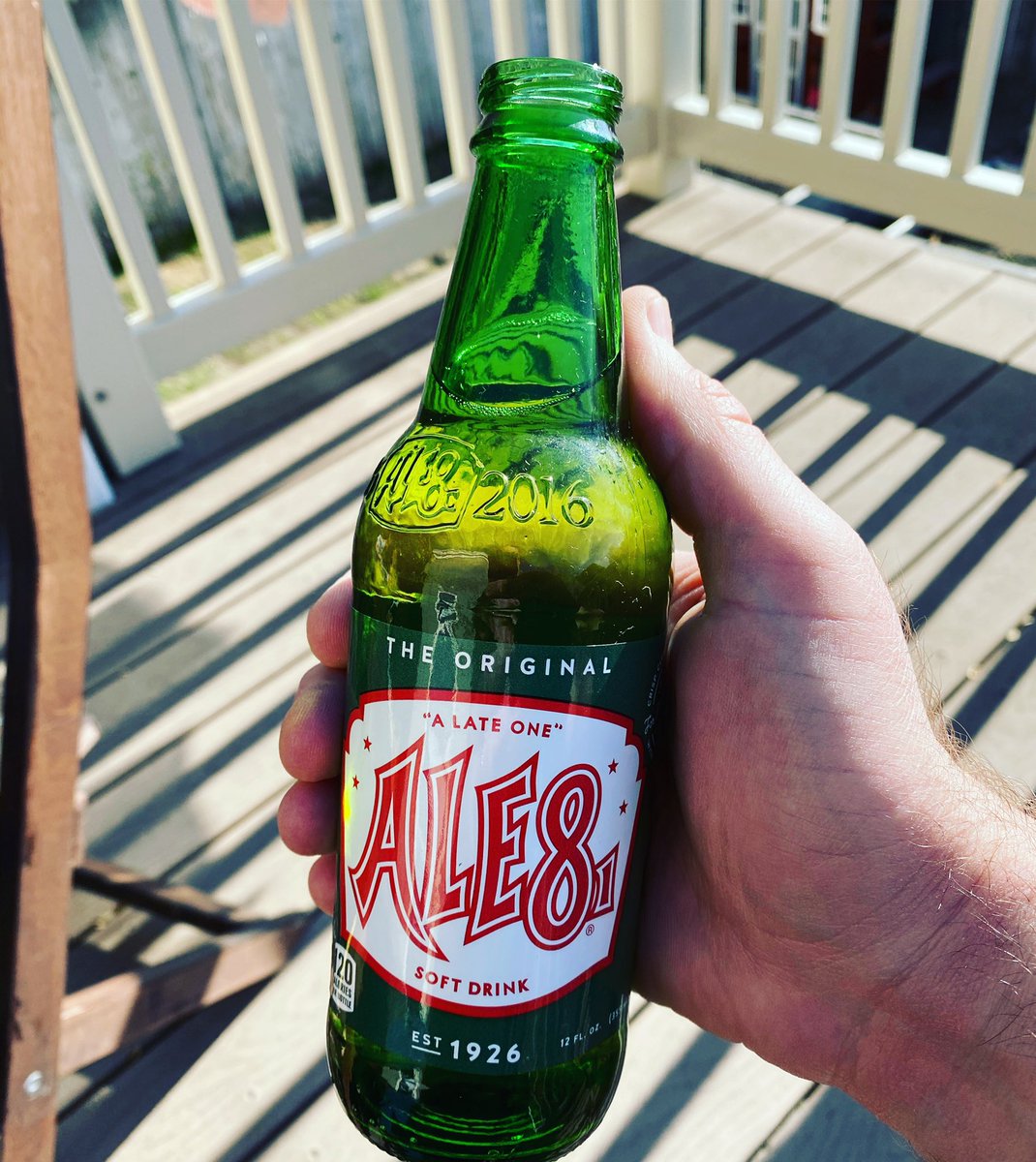 aaroncgarrett's tweet photo. Ale 81 in the afternoon. Kentucky bourbon in the evening. #ale81 https://t.co/j95dtFQQcX