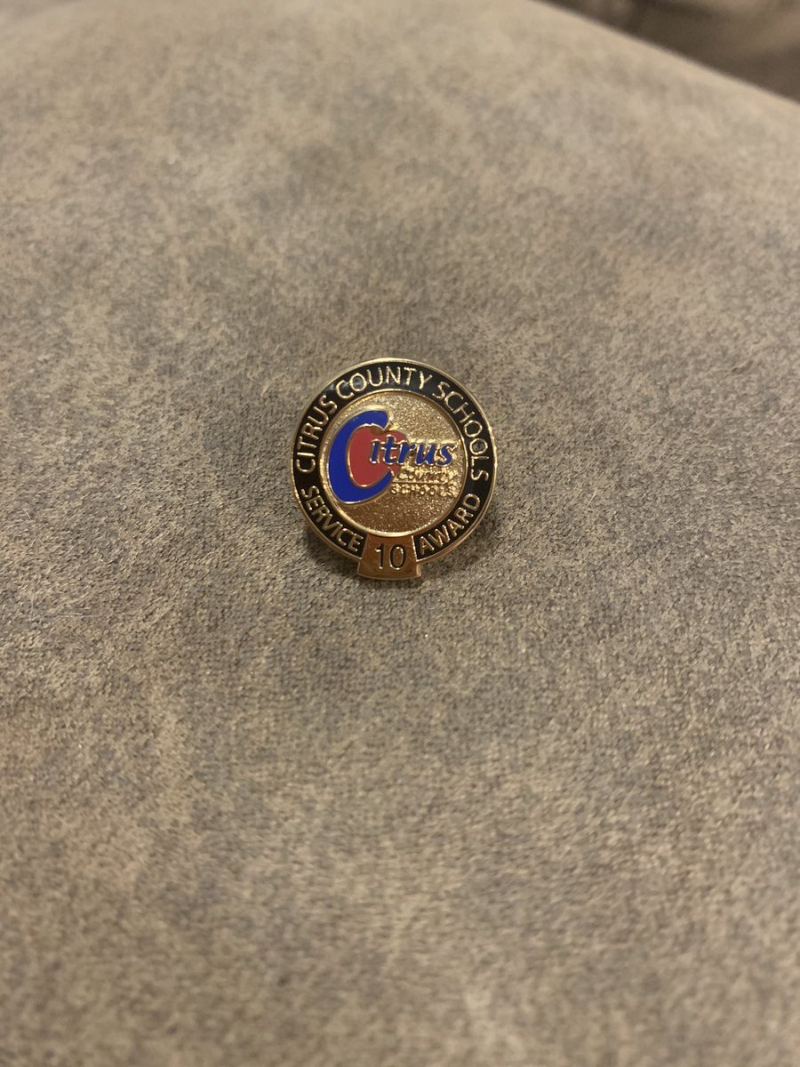ShanaF23's tweet photo. I got this little beauty today! Proud to have served for 10 years in the best district around! 👩🏻‍🏫🍎📚 https://t.co/1Cx2uIiWUj