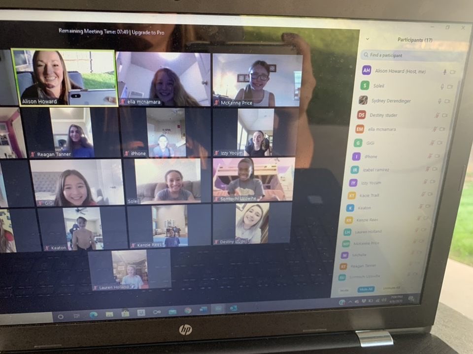 Destinykay22's tweet photo. First virtual practices! Loved seeing their smiley faces! 🦄🧚🏼♀️🌊 #Sparklers #BelieveInUnicorns #GoodGob https://t.co/DymgA8wnhA