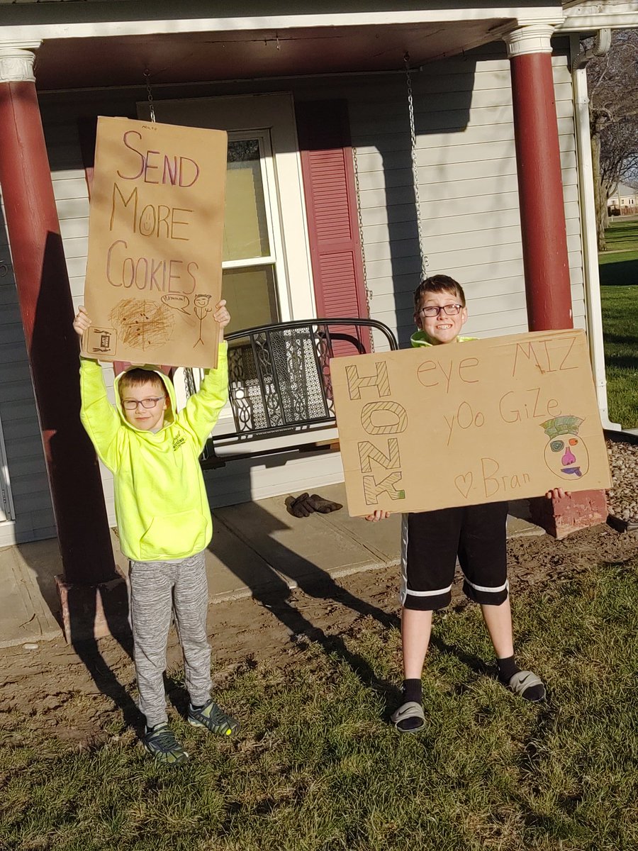 paulemwagner's tweet photo. Loved seeing all our teachers and staff at the Wilcox-Hildreth teachers parade! Made the boys whole week! #whfalcons #nebraskastrong #sendmorecookies @whfalcons https://t.co/FL1csjXAju