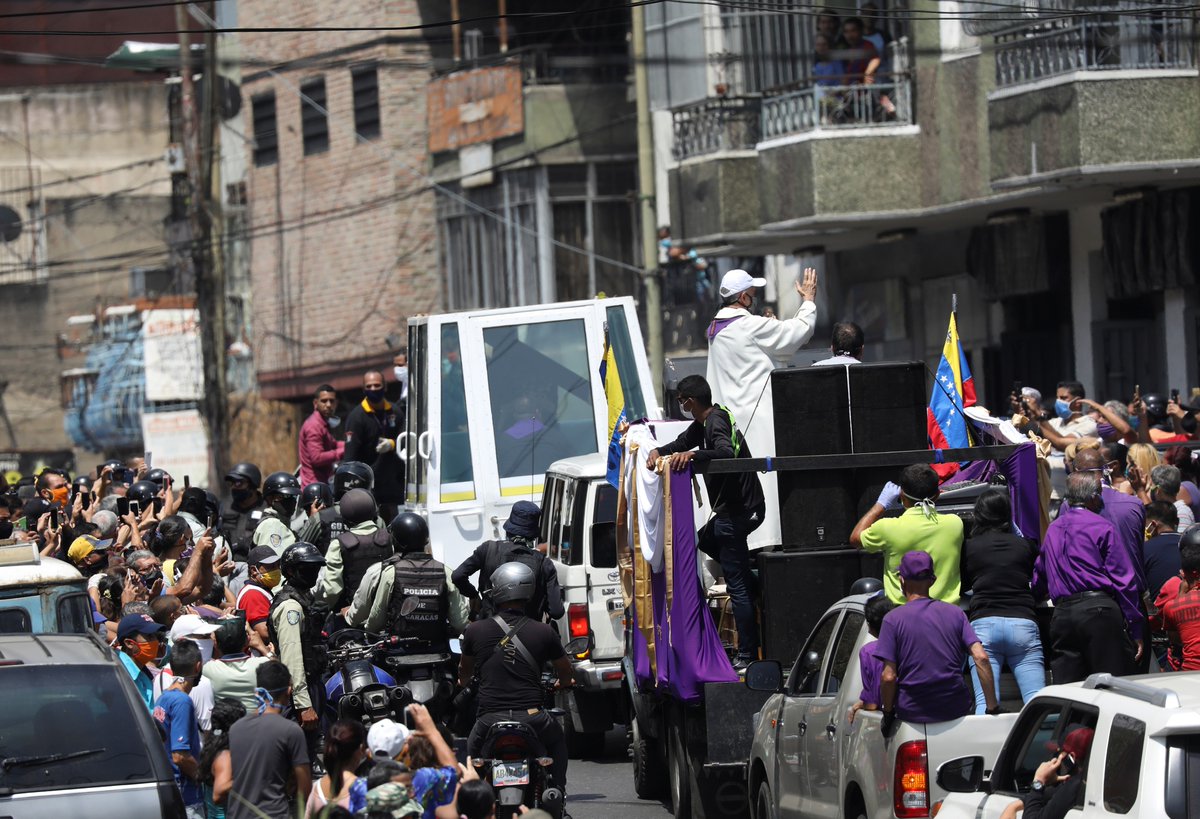 ABSCBNNews's tweet photo. Sa Venezuela, tuloy ang prusisyon ng Nazarene of St. Paul kahit may nationwide quarantine na ipinatutupad doon dahil sa #COVID19 pandemic. | via Manaure Quintero, @Reuters https://t.co/g86QjBaDnd